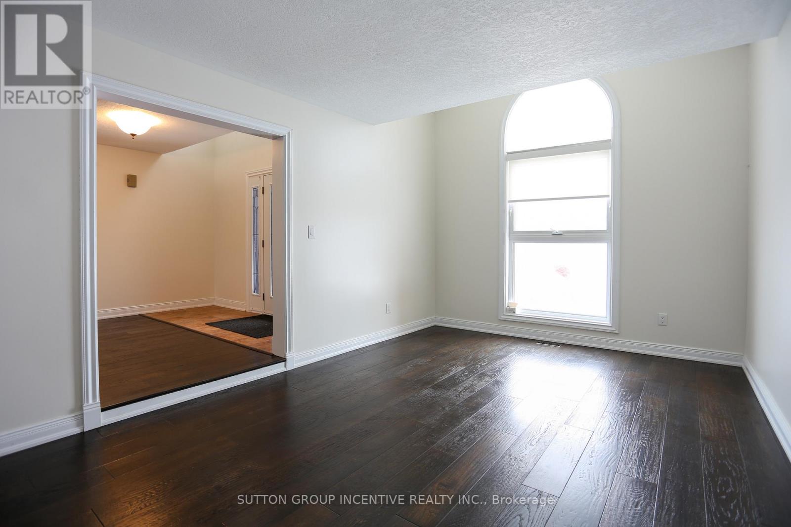 10 Gordon Court, Barrie (West Bayfield), Ontario  L4N 7A4 - Photo 10 - S12806518