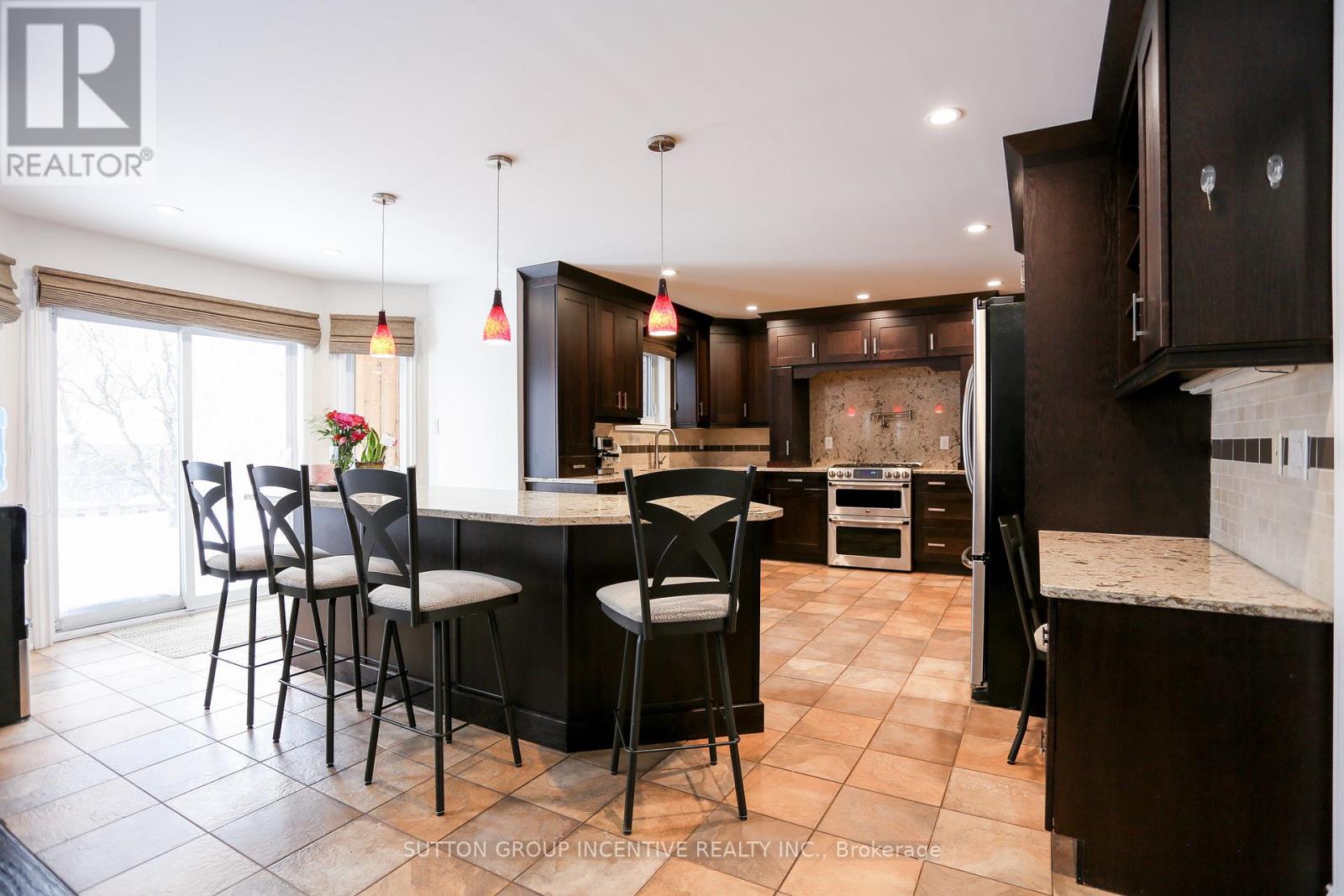 10 Gordon Court, Barrie (West Bayfield), Ontario  L4N 7A4 - Photo 2 - S12806518