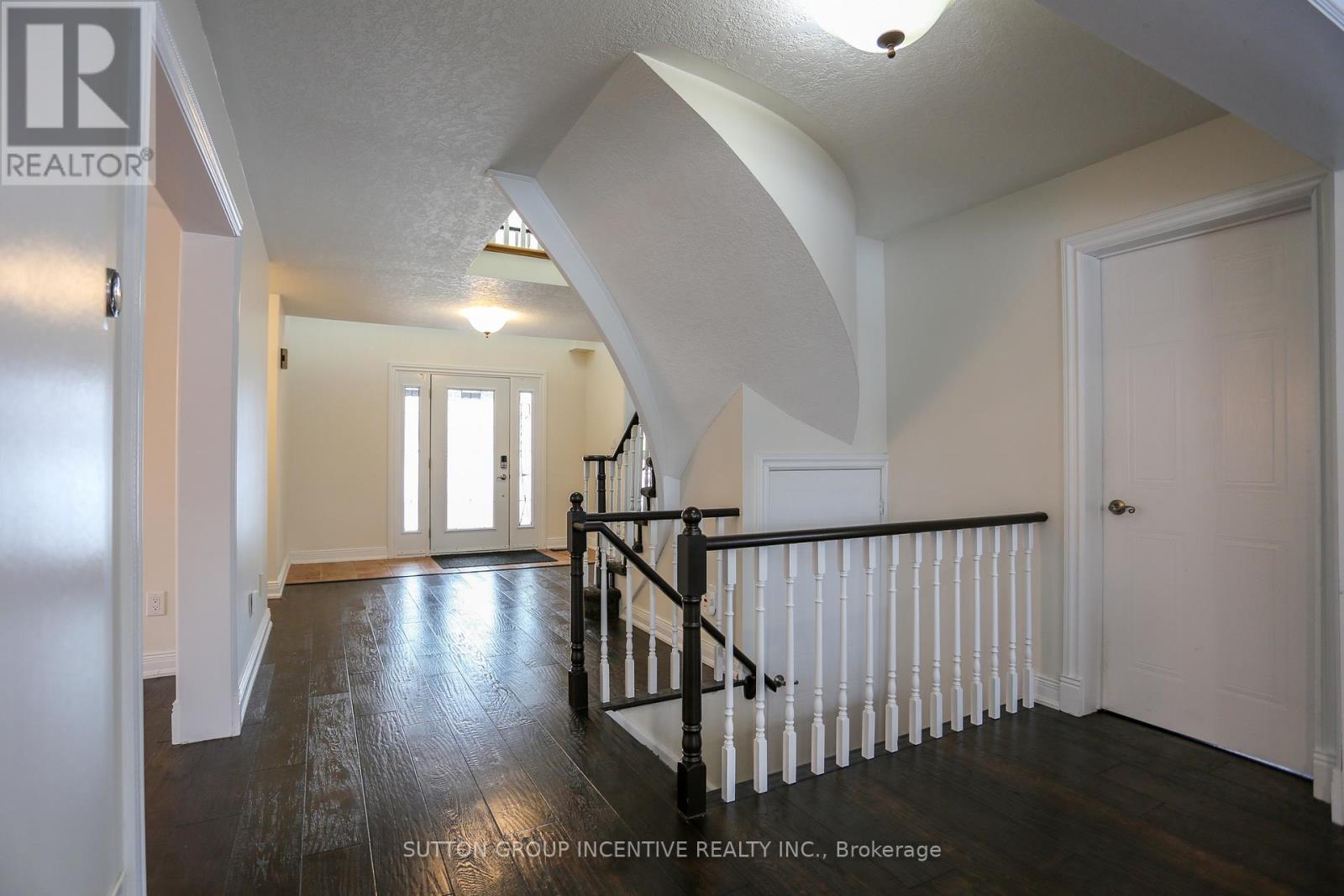 10 Gordon Court, Barrie (West Bayfield), Ontario  L4N 7A4 - Photo 7 - S12806518