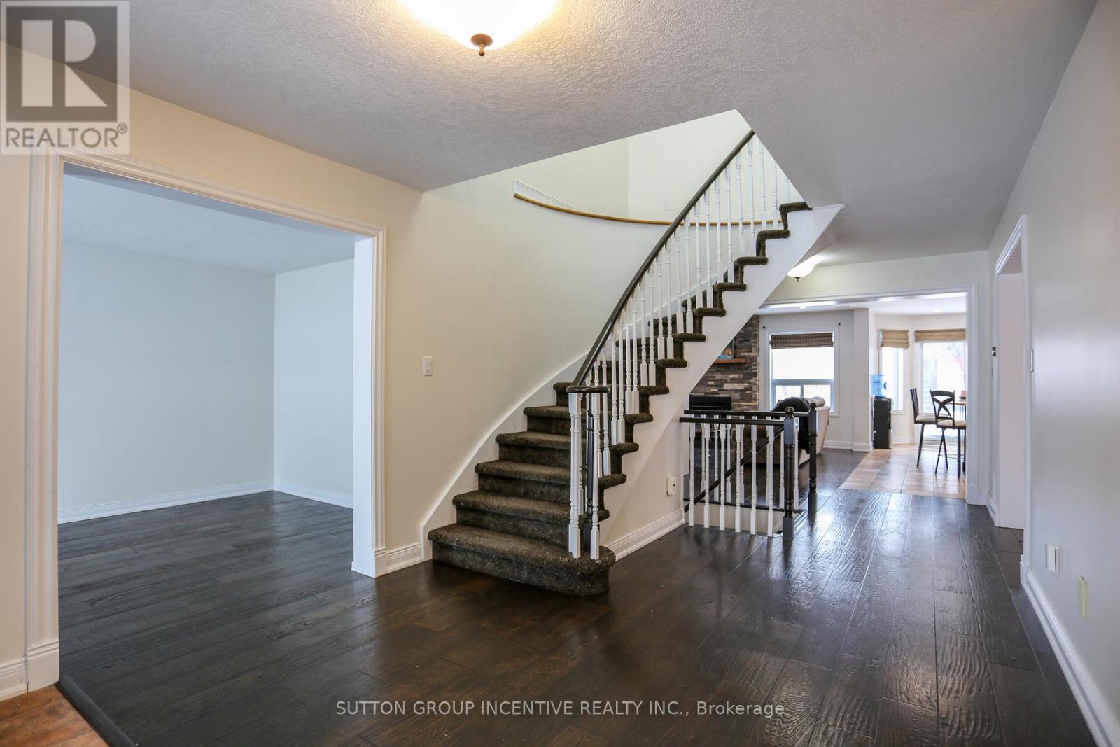 10 Gordon Court, Barrie (West Bayfield), Ontario  L4N 7A4 - Photo 9 - S12806518