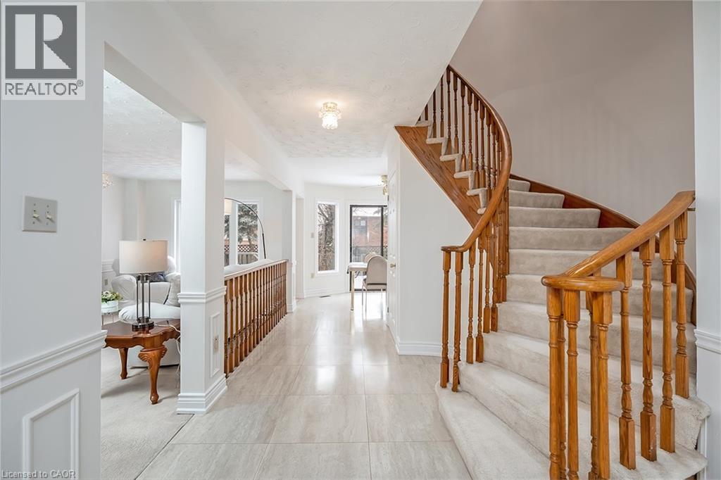 2098 Oakmead Boulevard, Oakville, Ontario  L6H 5C1 - Photo 3 - 40805566