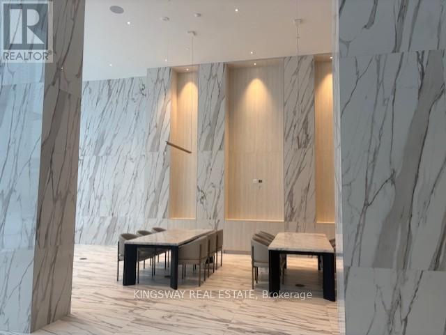 810 - 448 BURNHAMTHORPE ROAD W, Mississauga, Ontario