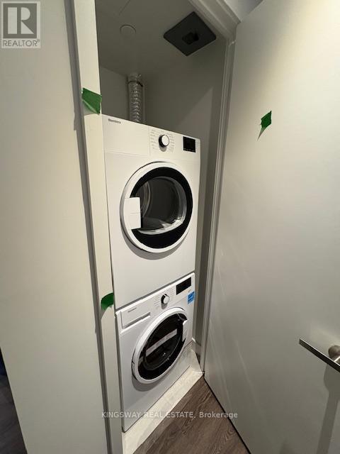 810 - 448 Burnhamthorpe Road W, Mississauga, Ontario  L5B 0R4 - Photo 3 - W12806556