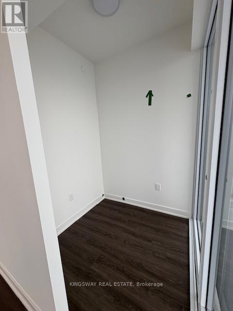 810 - 448 Burnhamthorpe Road W, Mississauga, Ontario  L5B 0R4 - Photo 5 - W12806556