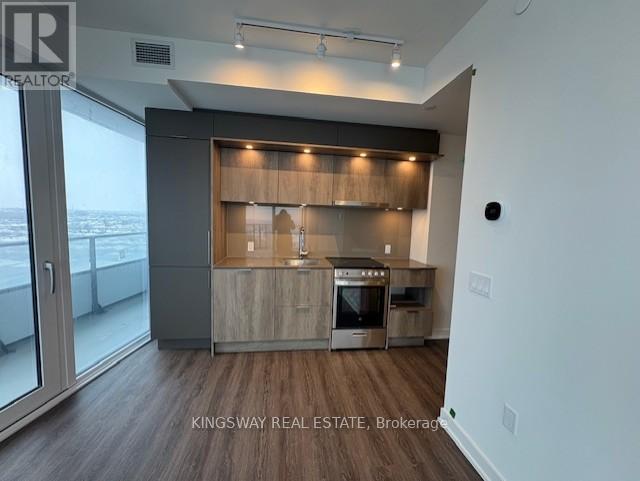 810 - 448 Burnhamthorpe Road W, Mississauga, Ontario  L5B 0R4 - Photo 6 - W12806556