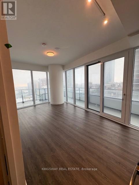 810 - 448 Burnhamthorpe Road W, Mississauga, Ontario  L5B 0R4 - Photo 7 - W12806556