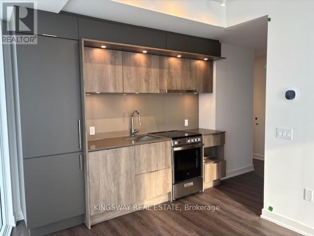 810 - 448 Burnhamthorpe Road W, Mississauga, Ontario  L5B 0R4 - Photo 8 - W12806556