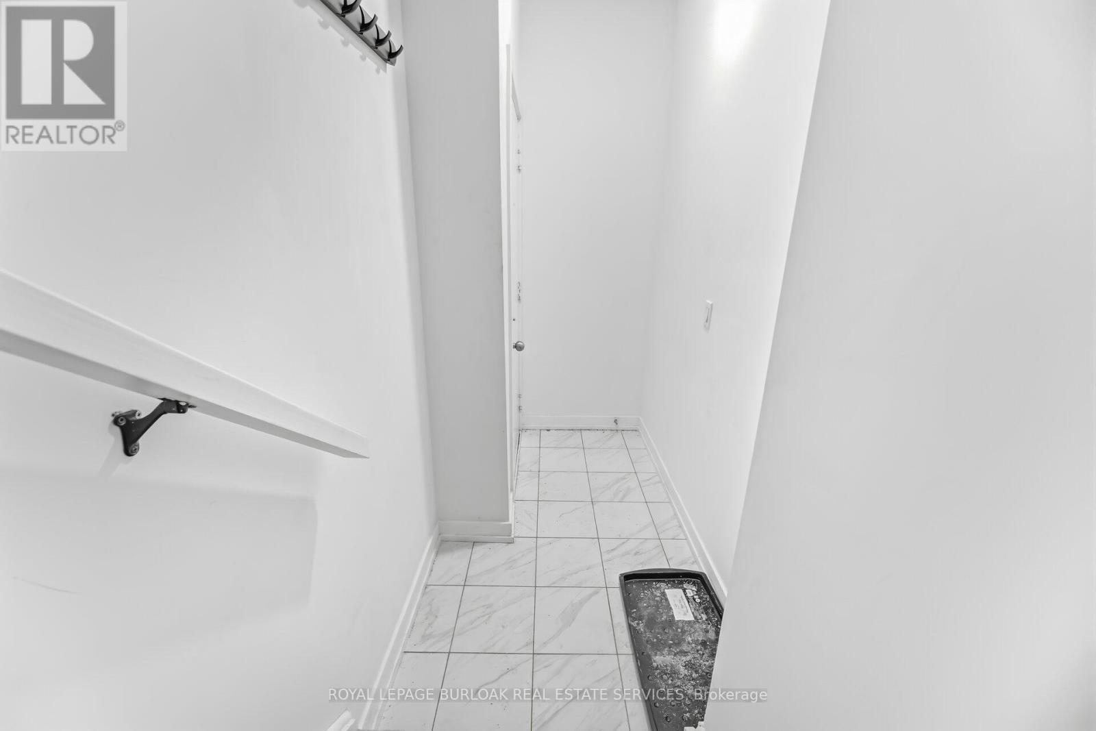 342 - 3062 Sixth Line, Oakville, Ontario  L6M 1P8 - Photo 3 - W12806558