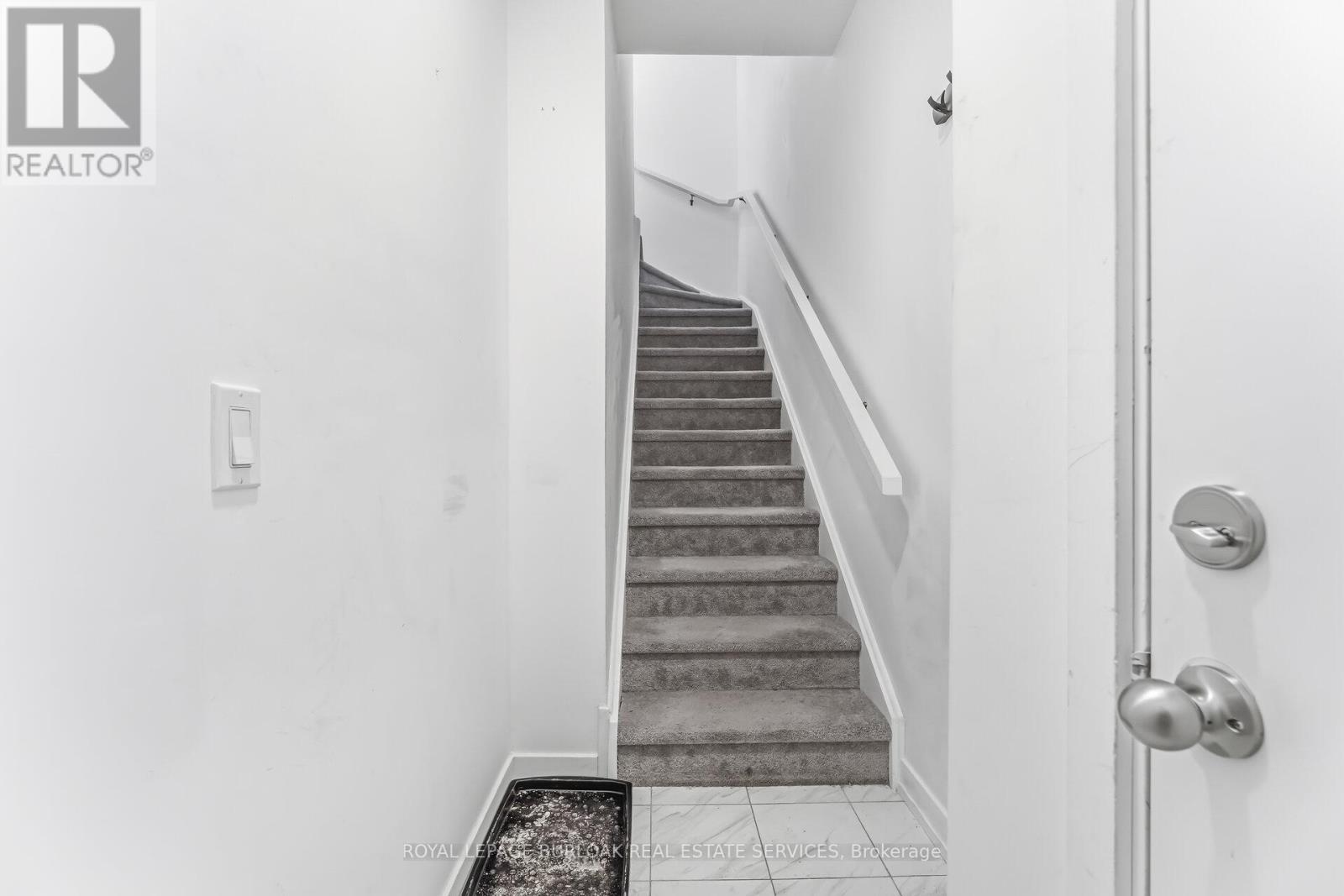 342 - 3062 Sixth Line, Oakville, Ontario  L6M 1P8 - Photo 4 - W12806558