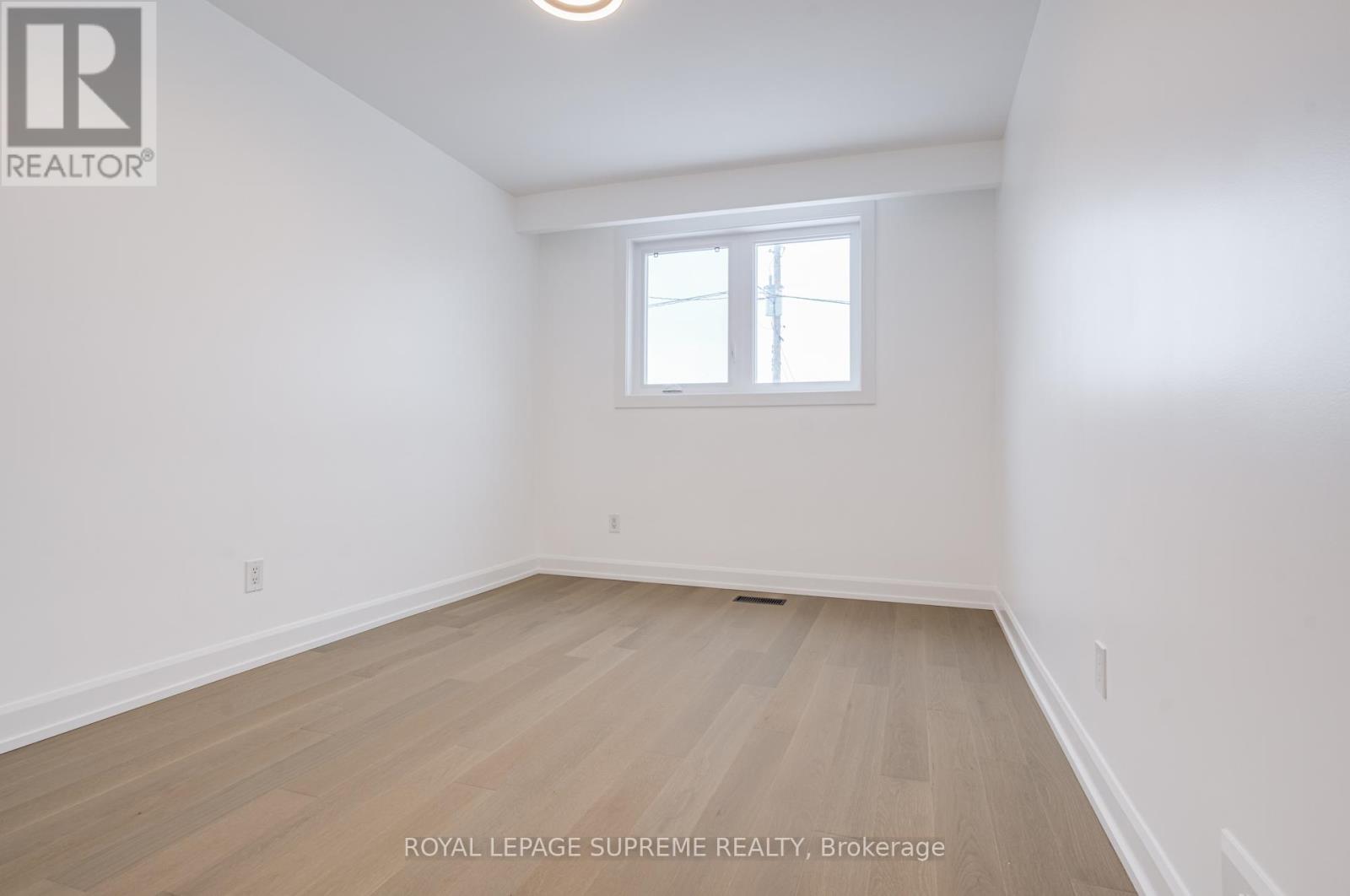 Lower - 21 Featherwood Place, Toronto, Ontario  M9A 4V7 - Photo 12 - W12806588