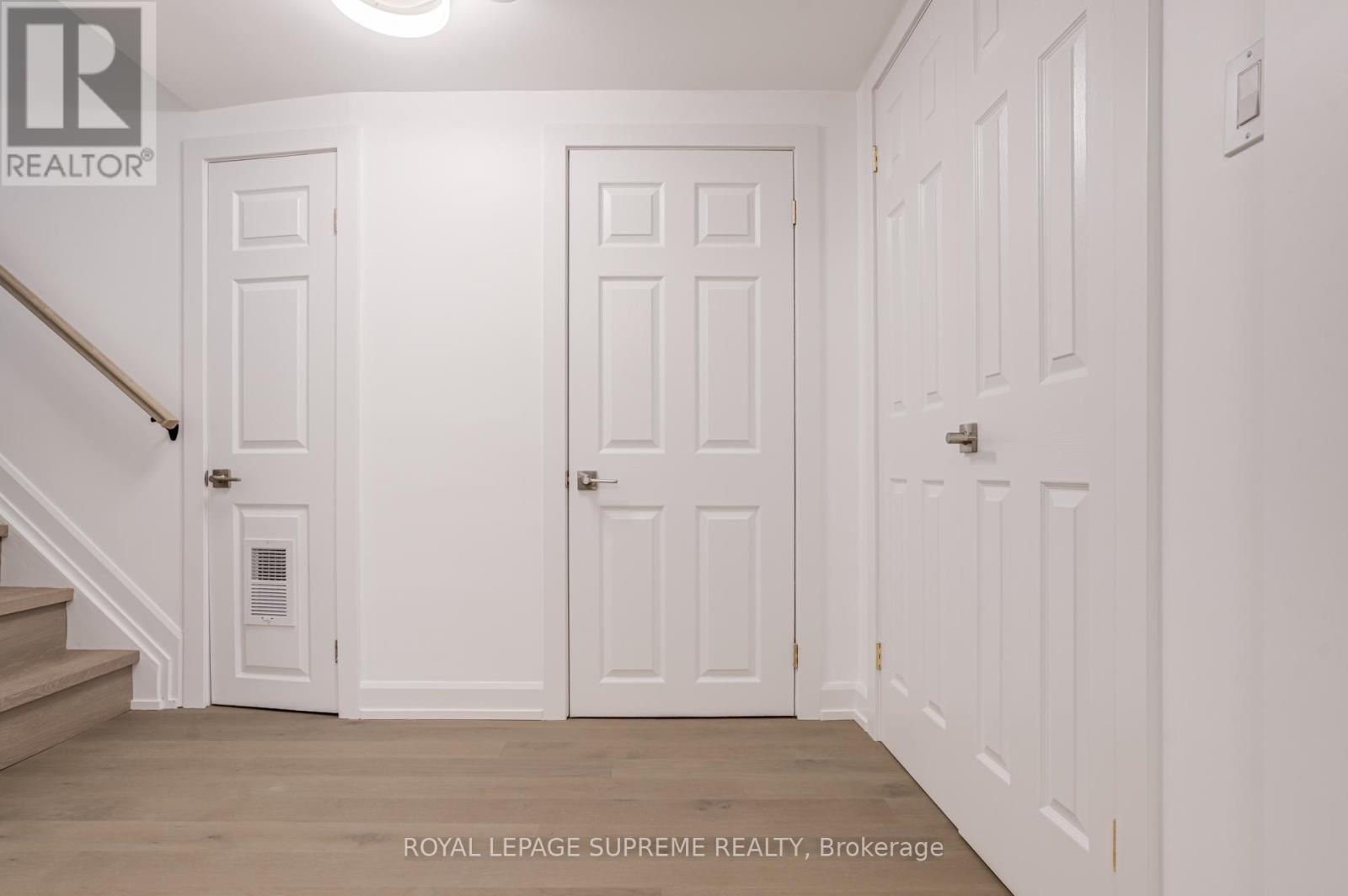 Lower - 21 Featherwood Place, Toronto, Ontario  M9A 4V7 - Photo 27 - W12806588