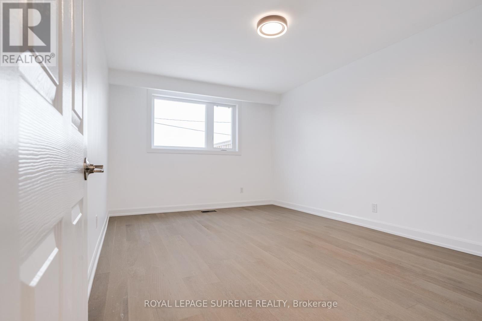 Lower - 21 Featherwood Place, Toronto, Ontario  M9A 4V7 - Photo 8 - W12806588