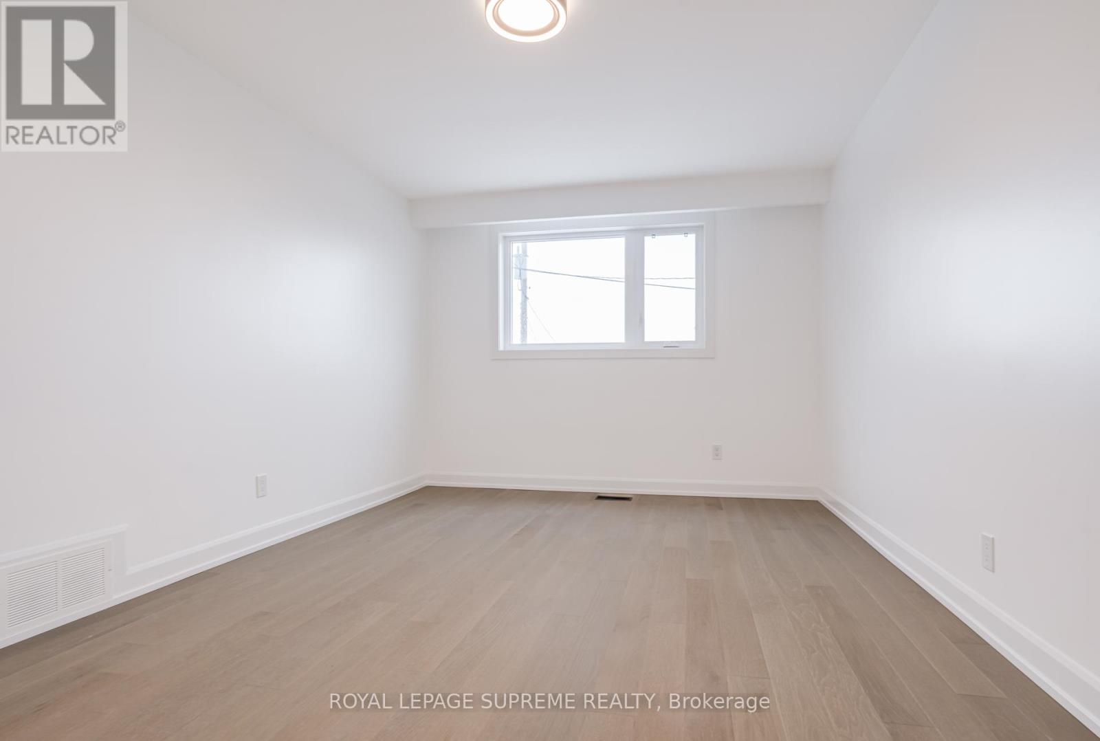 Lower - 21 Featherwood Place, Toronto, Ontario  M9A 4V7 - Photo 9 - W12806588