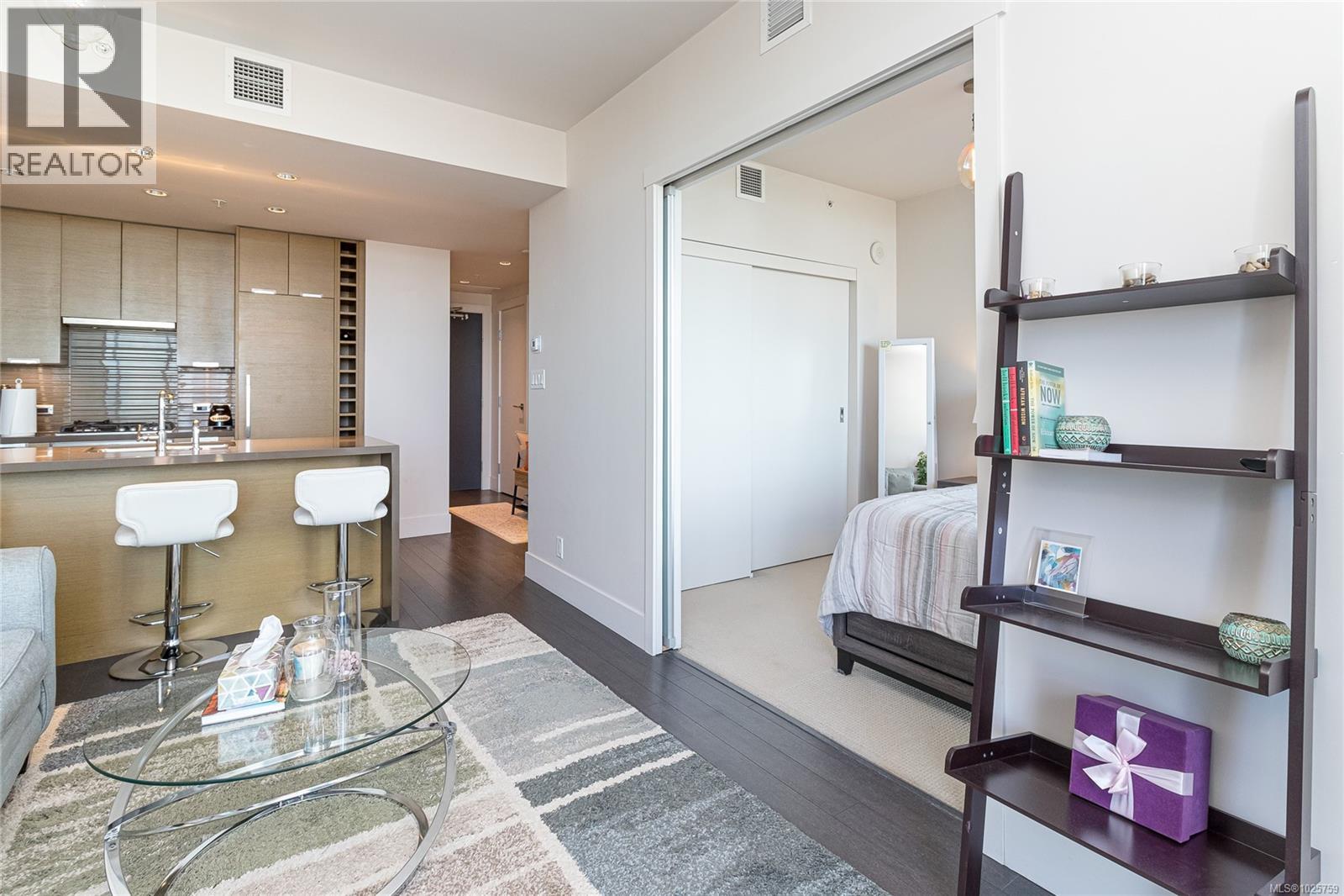 708 83 Saghalie Rd, Victoria, British Columbia  V9A 0E7 - Photo 5 - 1025759