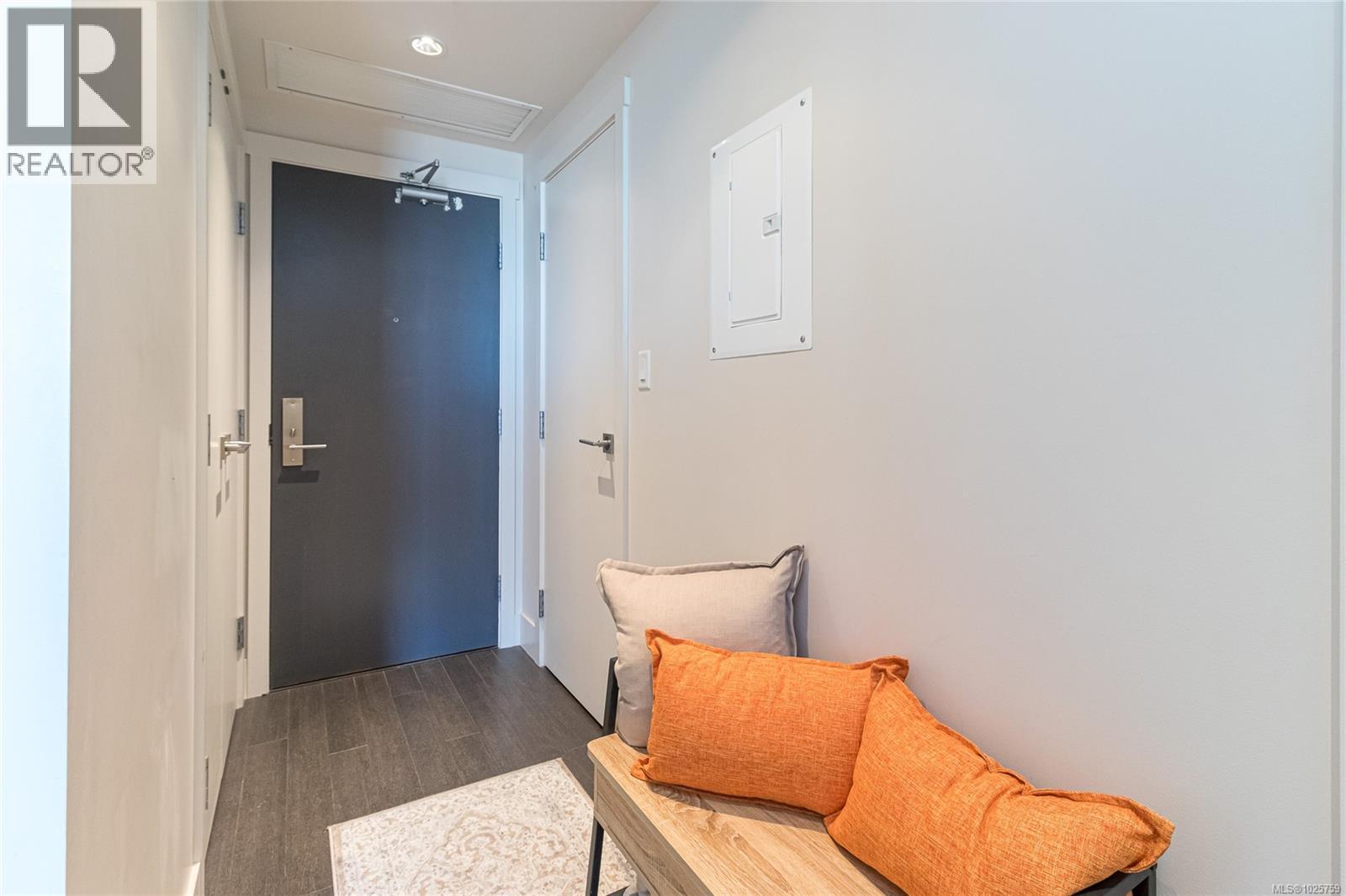 708 83 Saghalie Rd, Victoria, British Columbia  V9A 0E7 - Photo 3 - 1025759