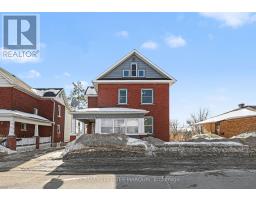 18 QUEEN STREET, Smiths Falls, Ontario