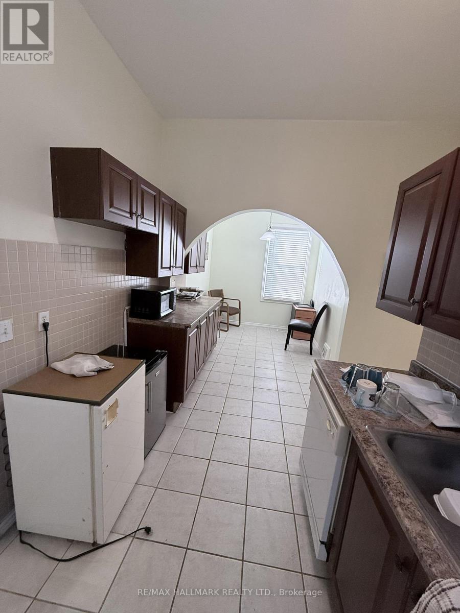 629 Central Avenue, London East (East F), Ontario  N5W 3P7 - Photo 8 - X12806574