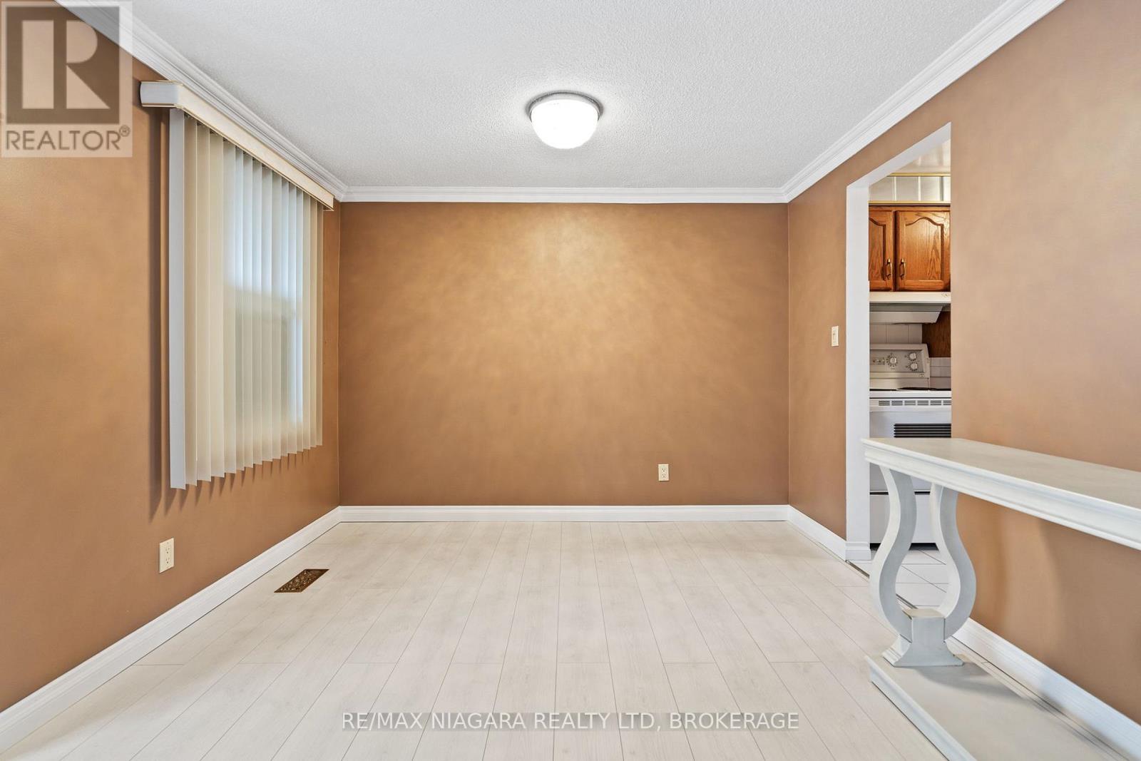 4 - 242 Lakeport Road, St. Catharines, Ontario  L2N 6V2 - Photo 10 - X12806808