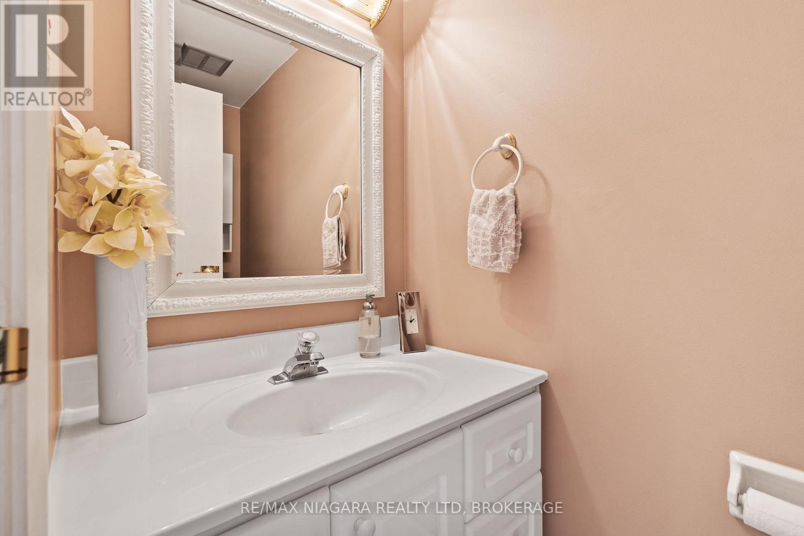 4 - 242 Lakeport Road, St. Catharines, Ontario  L2N 6V2 - Photo 11 - X12806808