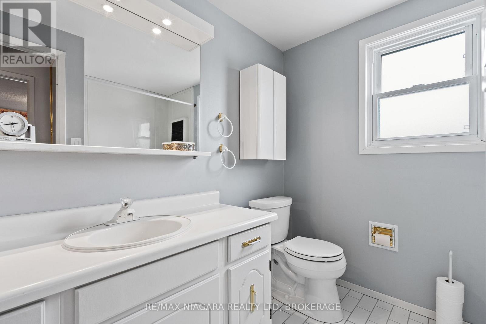 4 - 242 Lakeport Road, St. Catharines, Ontario  L2N 6V2 - Photo 14 - X12806808