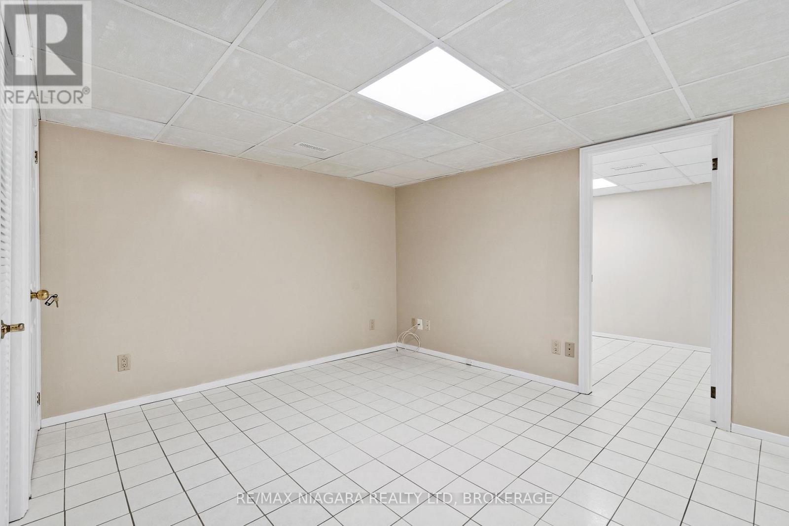 4 - 242 Lakeport Road, St. Catharines, Ontario  L2N 6V2 - Photo 19 - X12806808