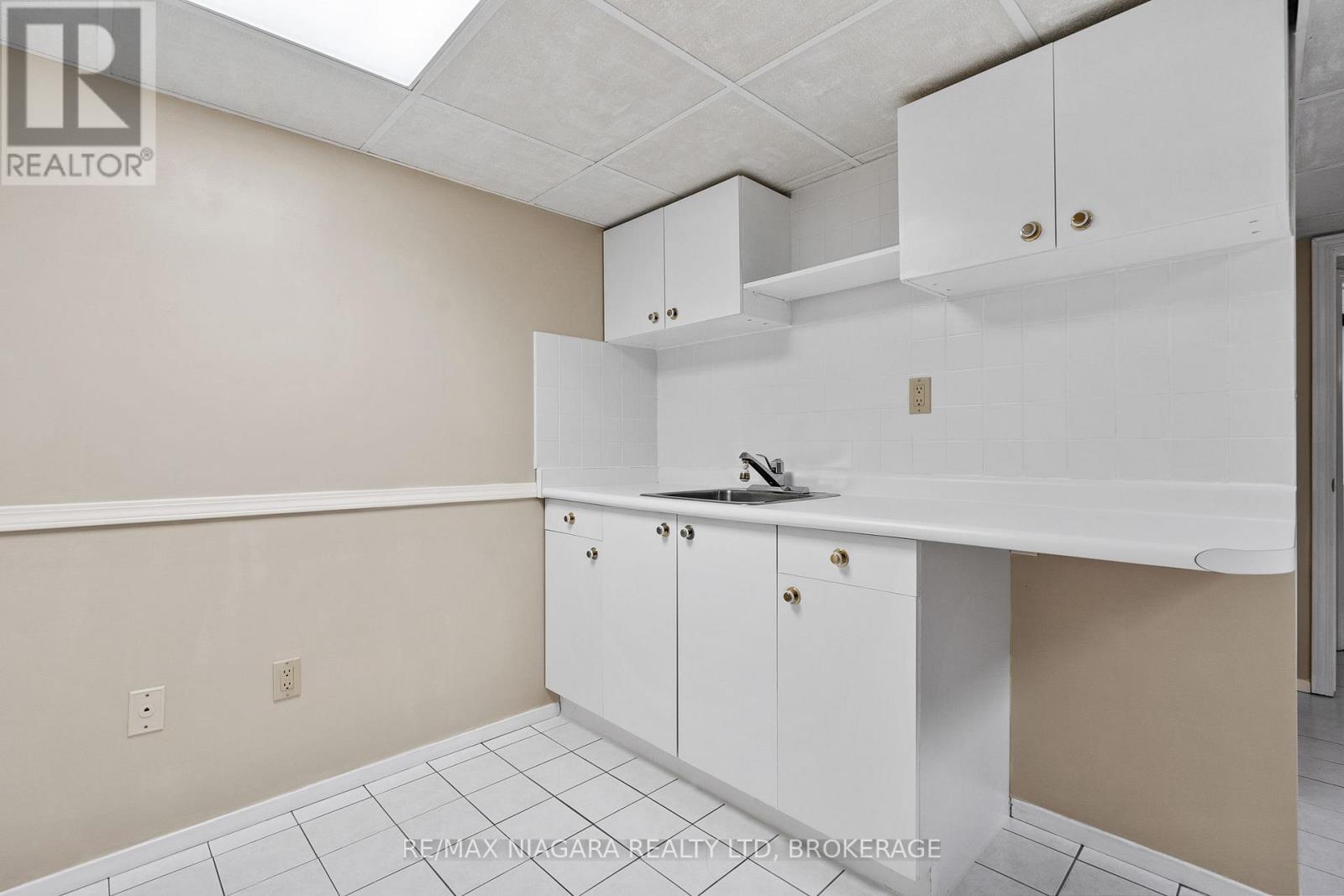 4 - 242 Lakeport Road, St. Catharines, Ontario  L2N 6V2 - Photo 21 - X12806808