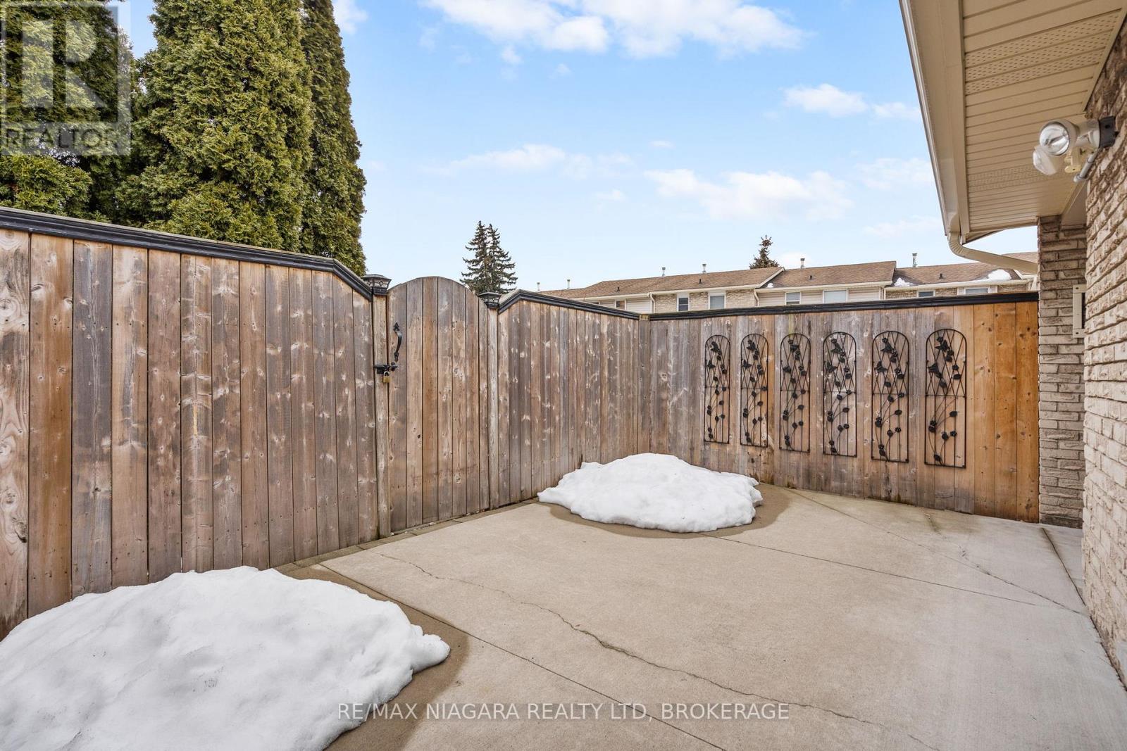 4 - 242 Lakeport Road, St. Catharines, Ontario  L2N 6V2 - Photo 24 - X12806808