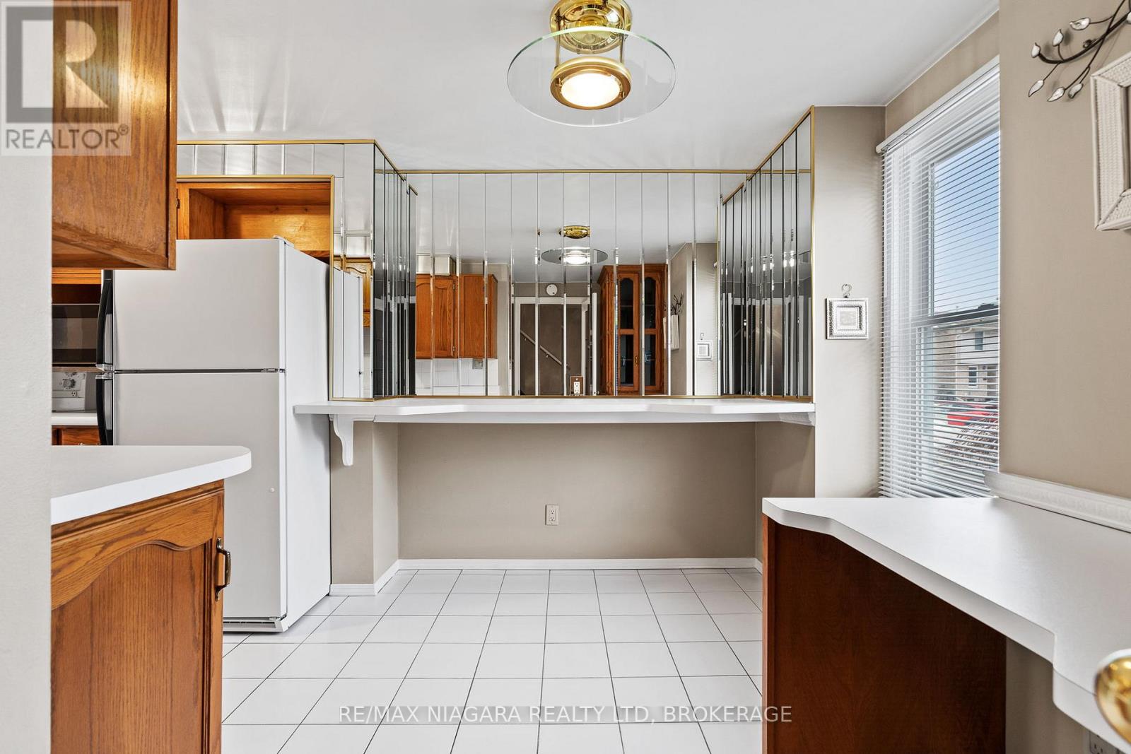 4 - 242 Lakeport Road, St. Catharines, Ontario  L2N 6V2 - Photo 6 - X12806808