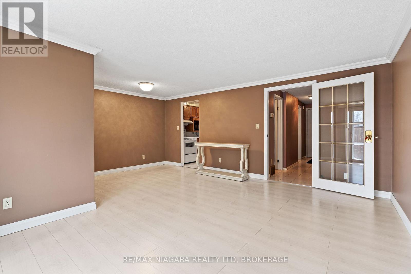 4 - 242 Lakeport Road, St. Catharines, Ontario  L2N 6V2 - Photo 9 - X12806808