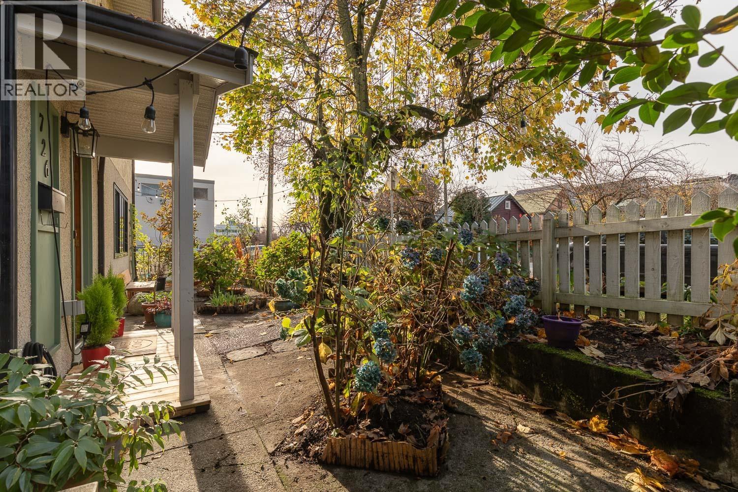 726 Vernon Drive, Vancouver, British Columbia  V6A 3N9 - Photo 4 - R3090410