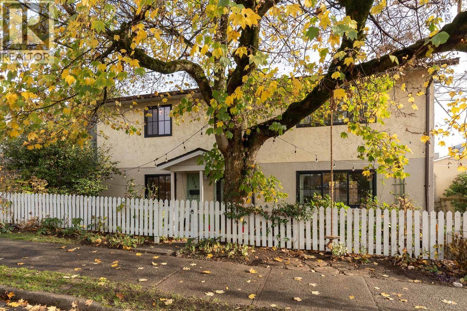 726 Vernon Drive, Vancouver, British Columbia  V6A 3N9 - Photo 2 - R3090410