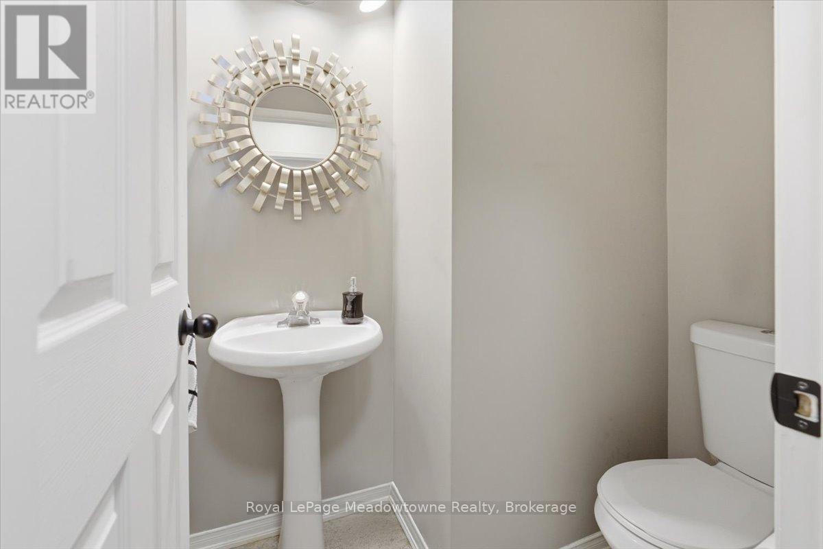 98 Roxton Road, Oakville, Ontario  L6H 6V4 - Photo 17 - W12796916