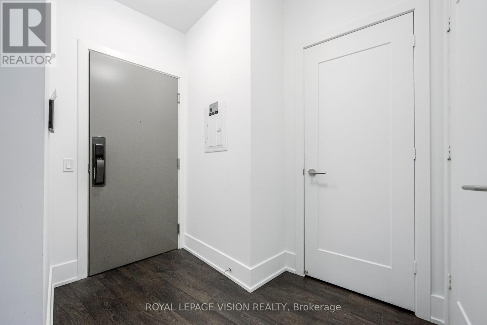 4913 - 10 York Street, Toronto (Waterfront Communities), Ontario  M5J 0E1 - Photo 9 - C12806618