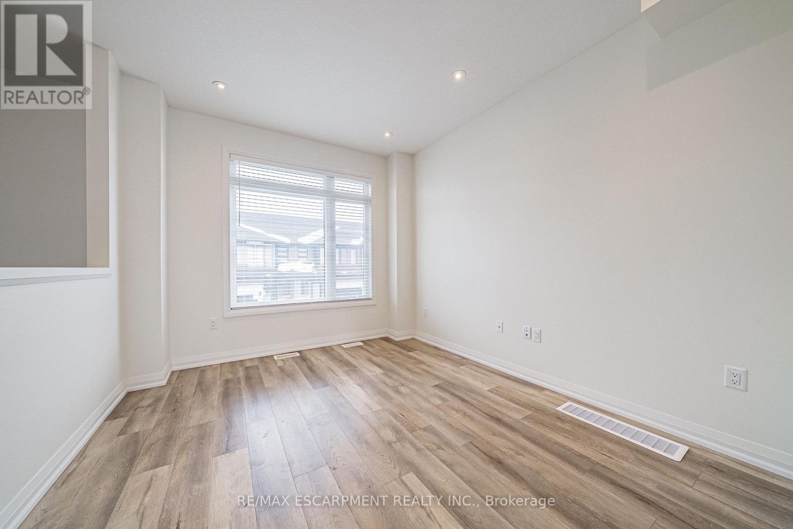 23 - 120 Court Drive, Brant (Paris), Ontario  N3L 0N2 - Photo 4 - X12653140