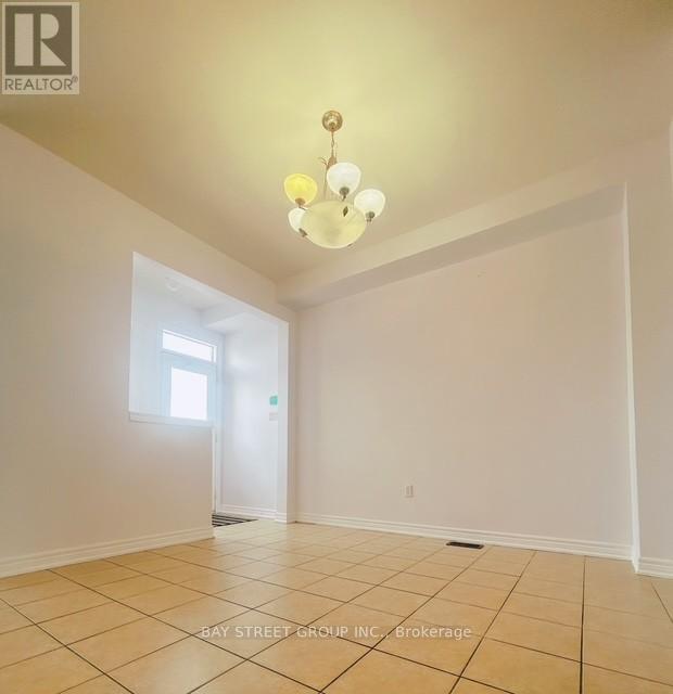 16 Silverdale Road N, Markham, Ontario  L6B 0N5 - Photo 4 - N12806684