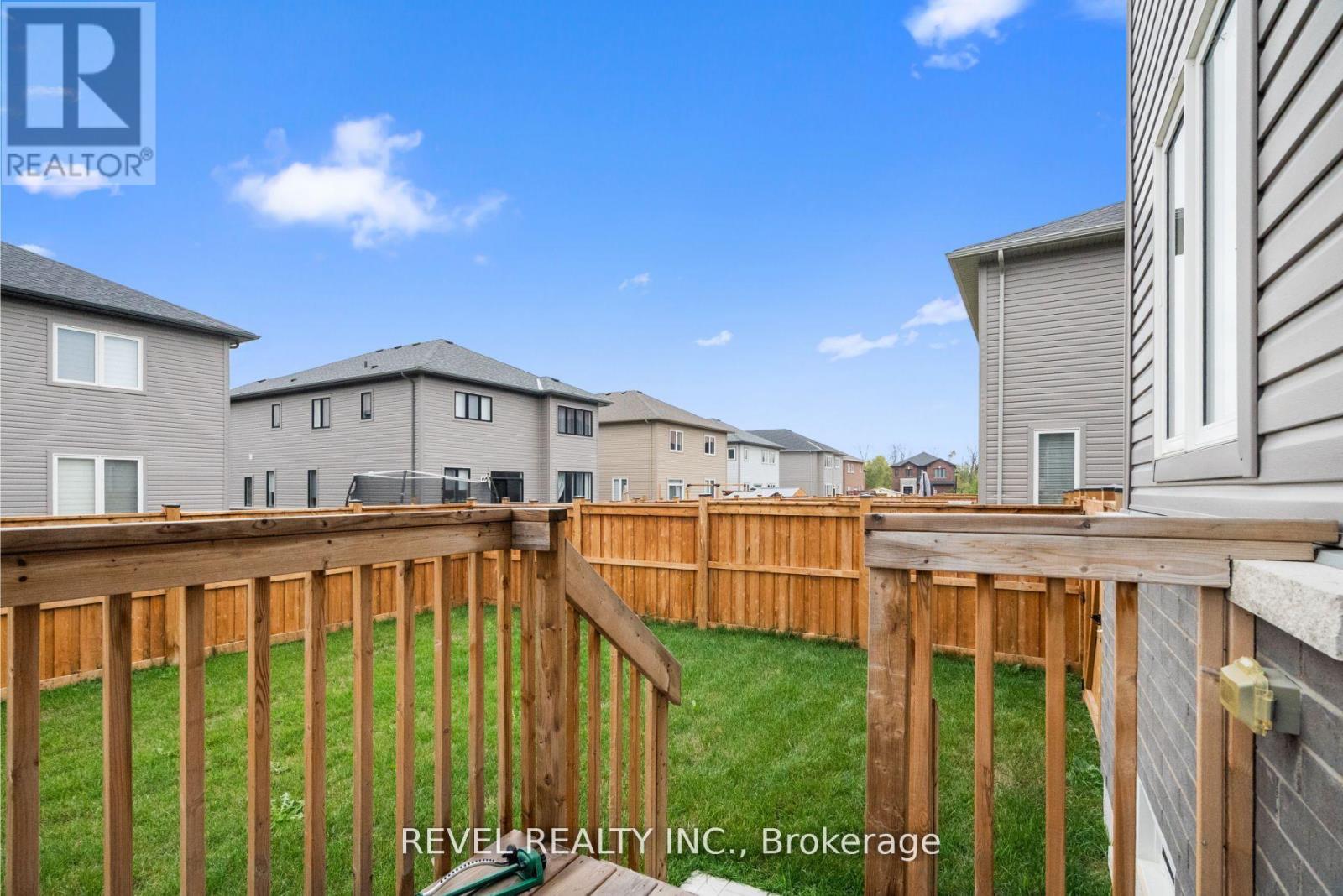 12 Emerald Street, Wasaga Beach, Ontario  L9Z 0K8 - Photo 38 - S12806730