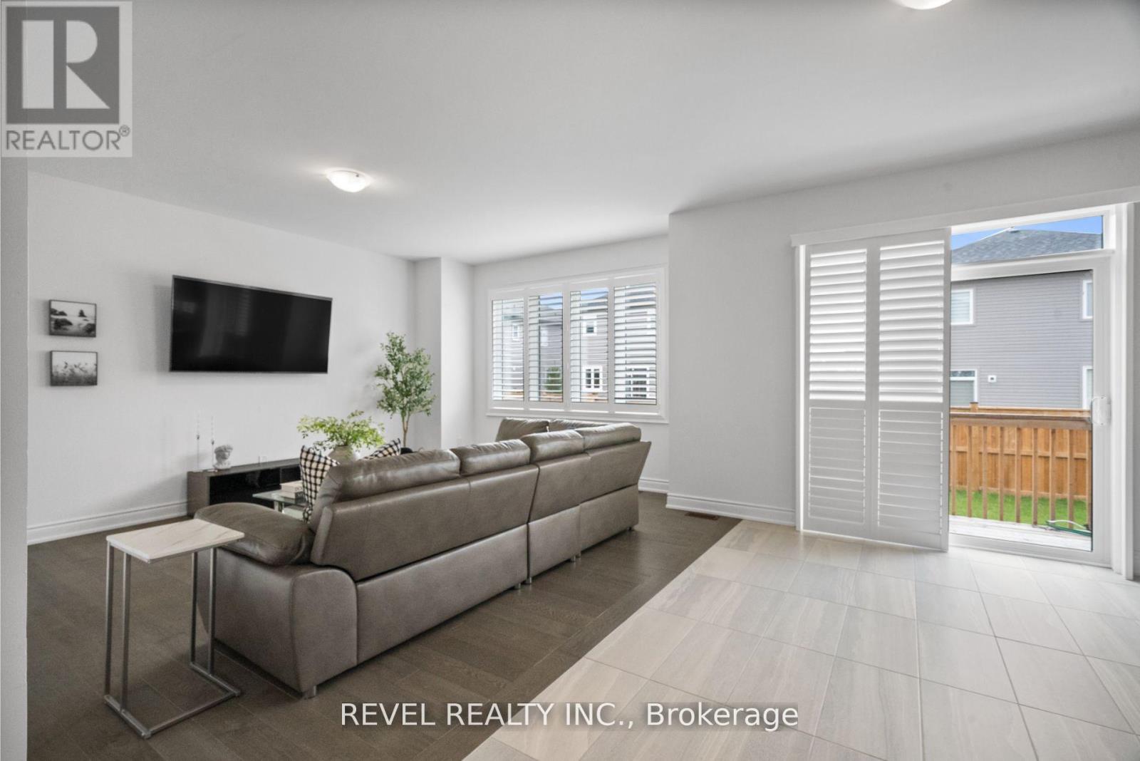 12 Emerald Street, Wasaga Beach, Ontario  L9Z 0K8 - Photo 5 - S12806730