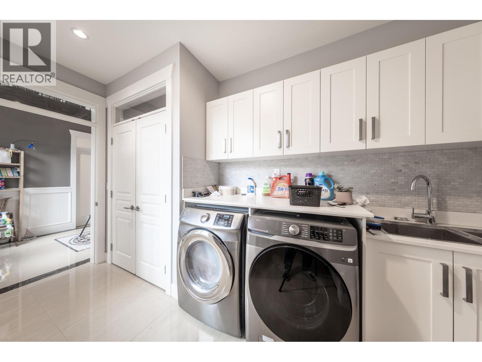 Listing Picture 8 of 30 : 4117 WILLIAMS ROAD, Richmond / 烈治文 - 魯藝地產 Yvonne Lu Group - MLS Medallion Club Member