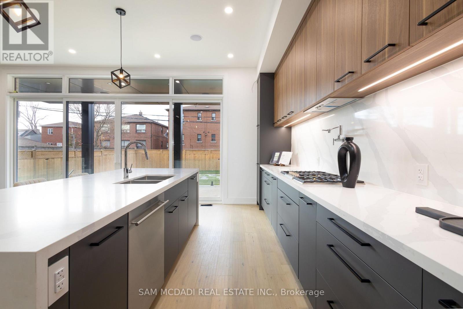 24 Twenty First Street, Toronto, Ontario  M8V 3L7 - Photo 10 - W12806610