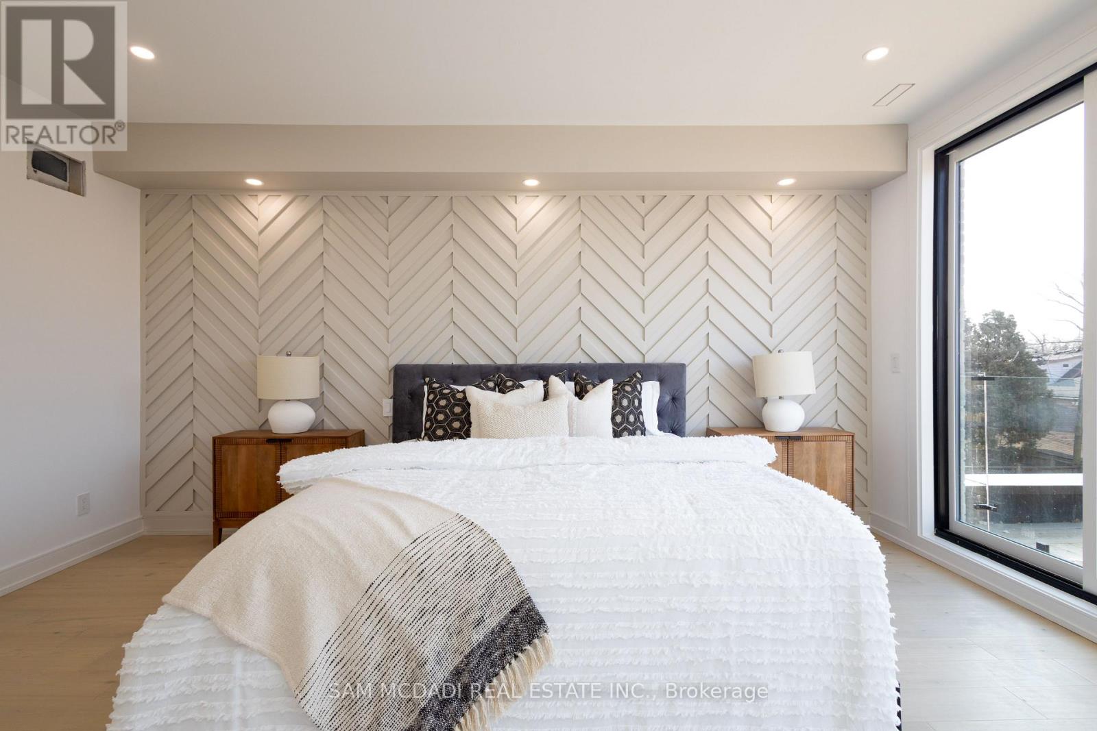 24 Twenty First Street, Toronto, Ontario  M8V 3L7 - Photo 20 - W12806610