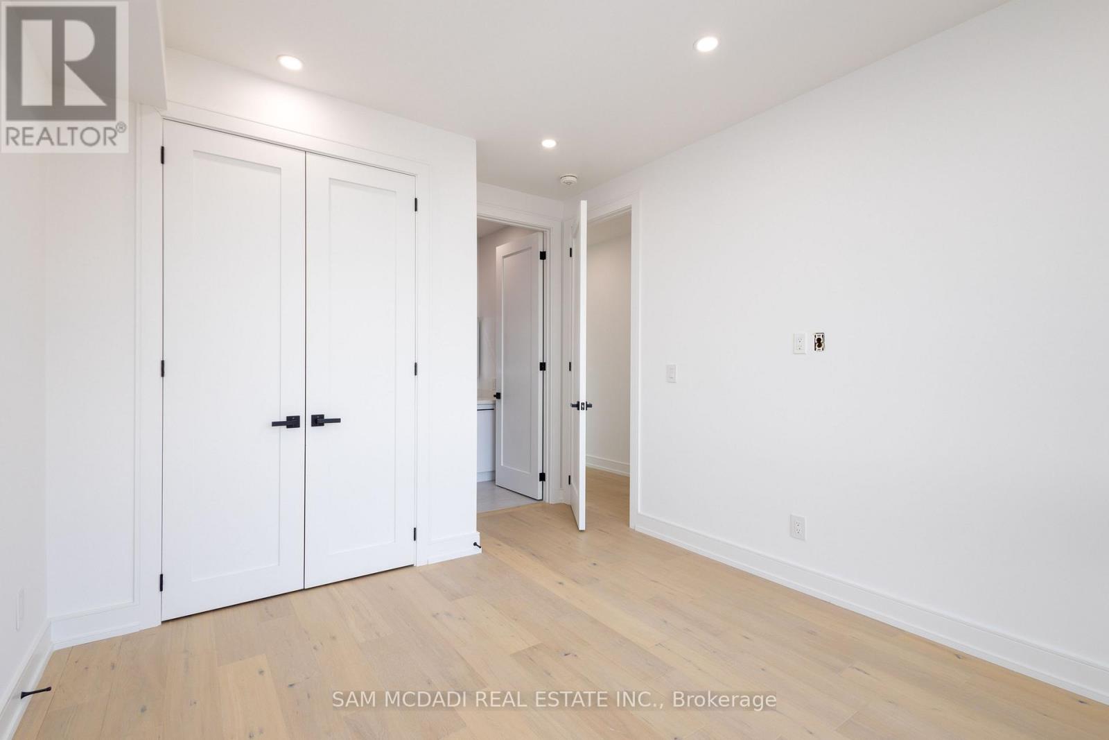 24 Twenty First Street, Toronto, Ontario  M8V 3L7 - Photo 29 - W12806610