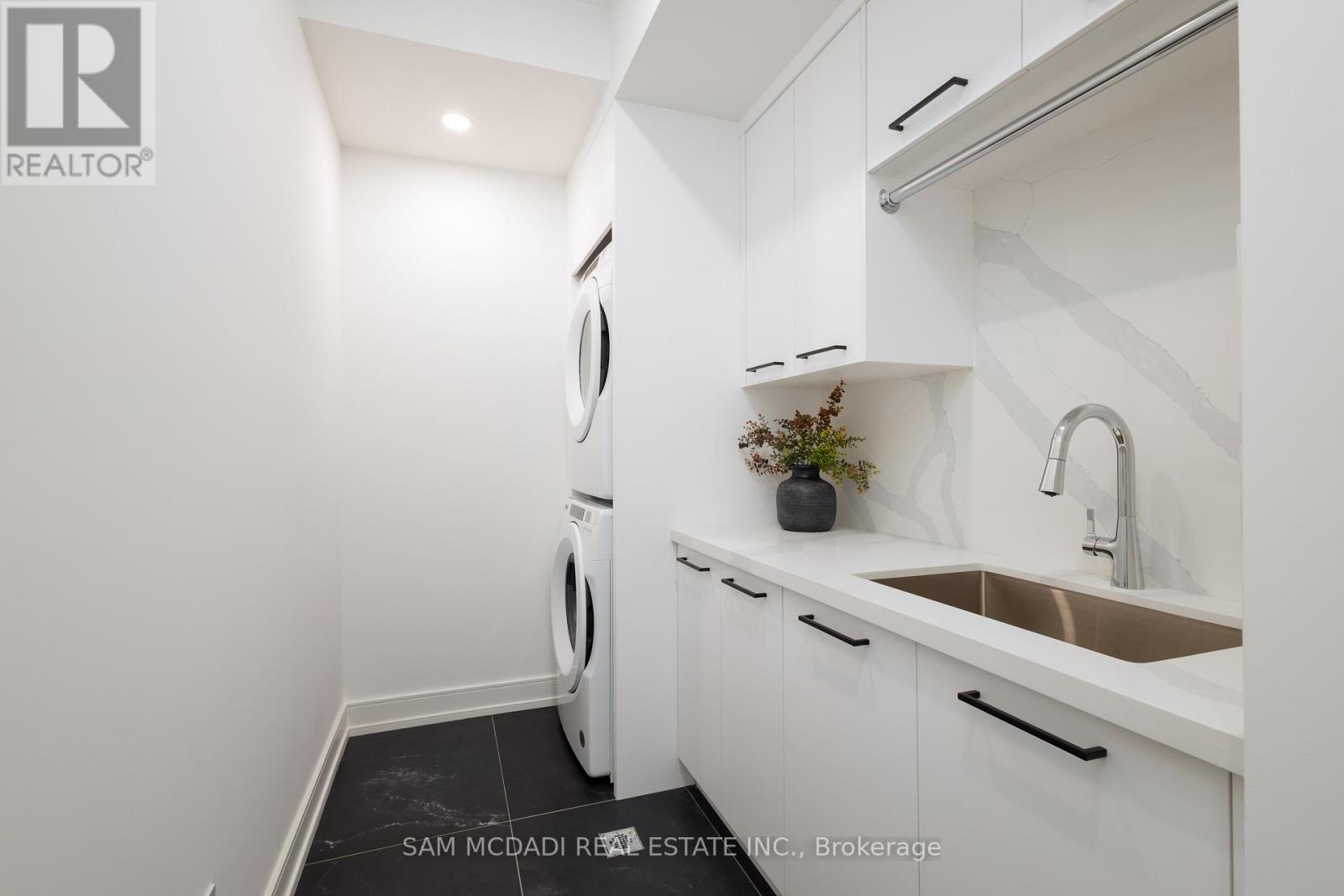 24 Twenty First Street, Toronto, Ontario  M8V 3L7 - Photo 32 - W12806610