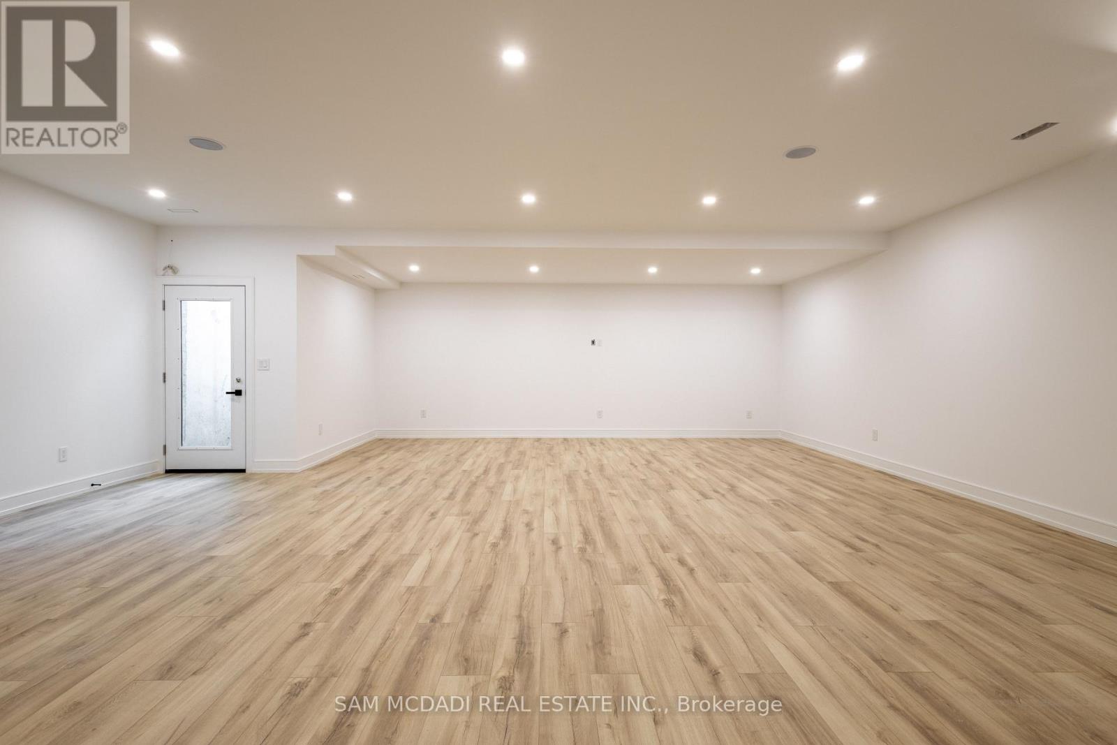 24 Twenty First Street, Toronto, Ontario  M8V 3L7 - Photo 35 - W12806610