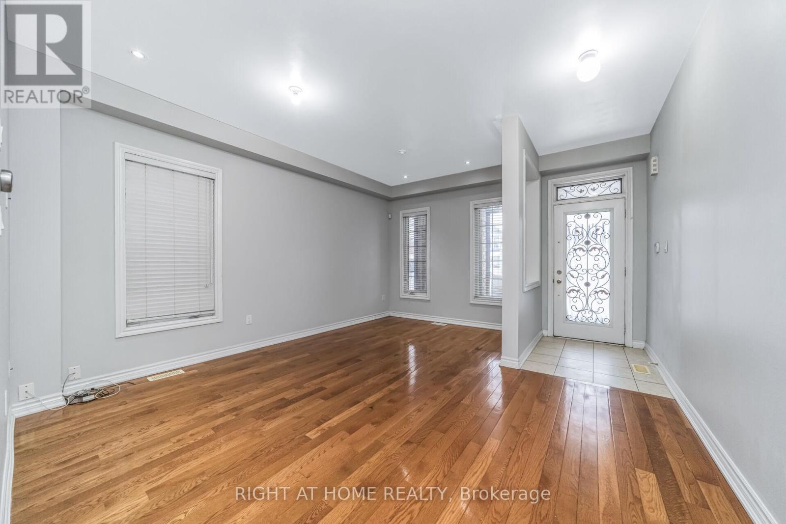 25 Mulgrave Street, Brampton, Ontario  L6P 3H5 - Photo 10 - W12806620