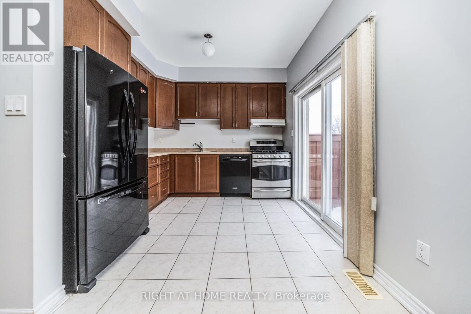 25 Mulgrave Street, Brampton, Ontario  L6P 3H5 - Photo 18 - W12806620