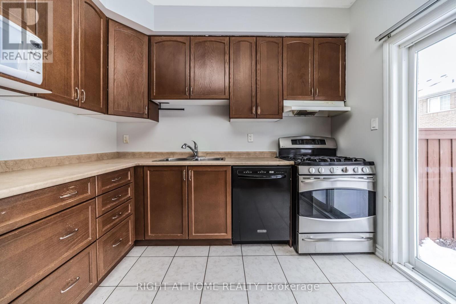 25 Mulgrave Street, Brampton, Ontario  L6P 3H5 - Photo 20 - W12806620