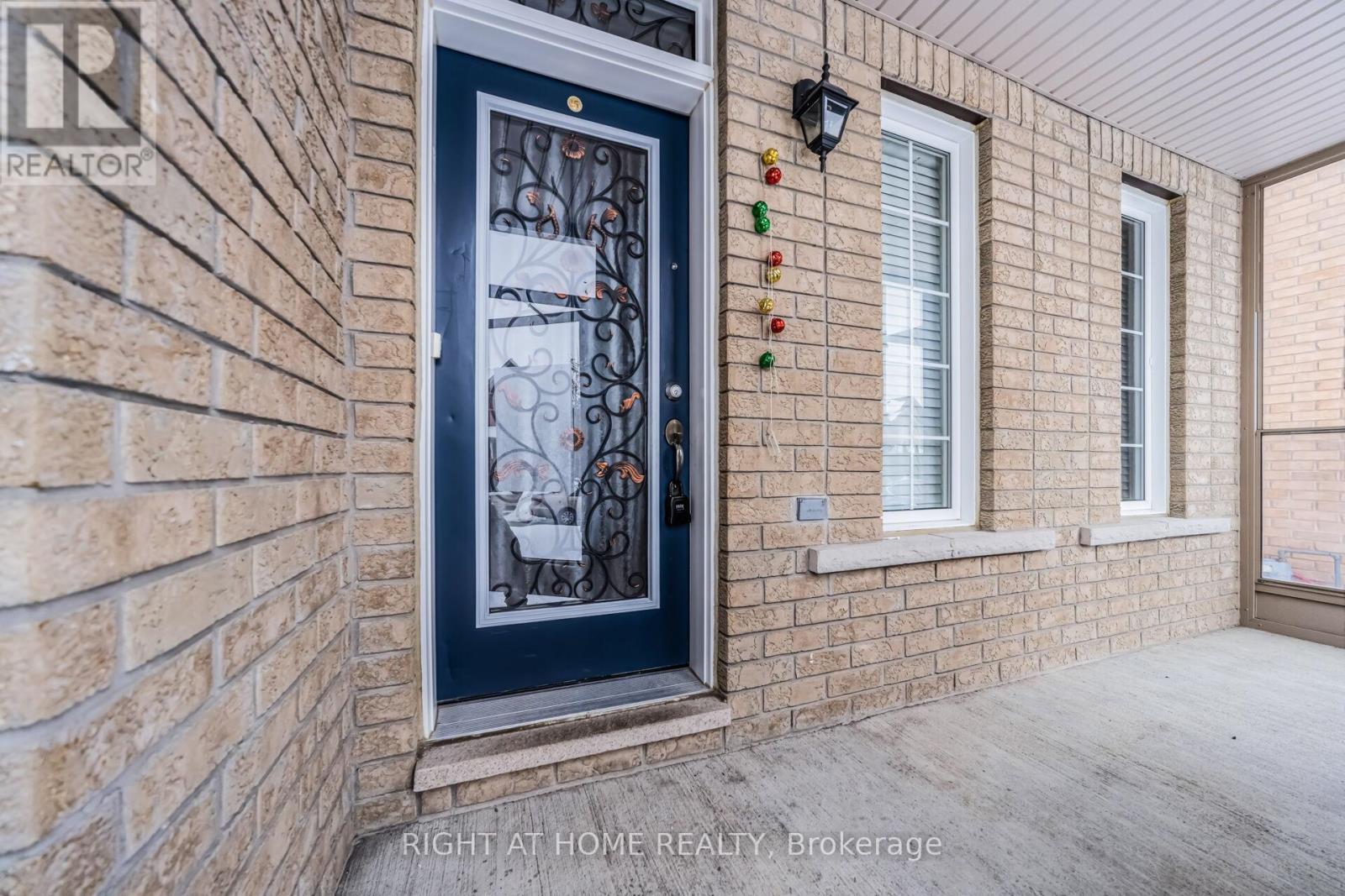 25 Mulgrave Street, Brampton, Ontario  L6P 3H5 - Photo 4 - W12806620