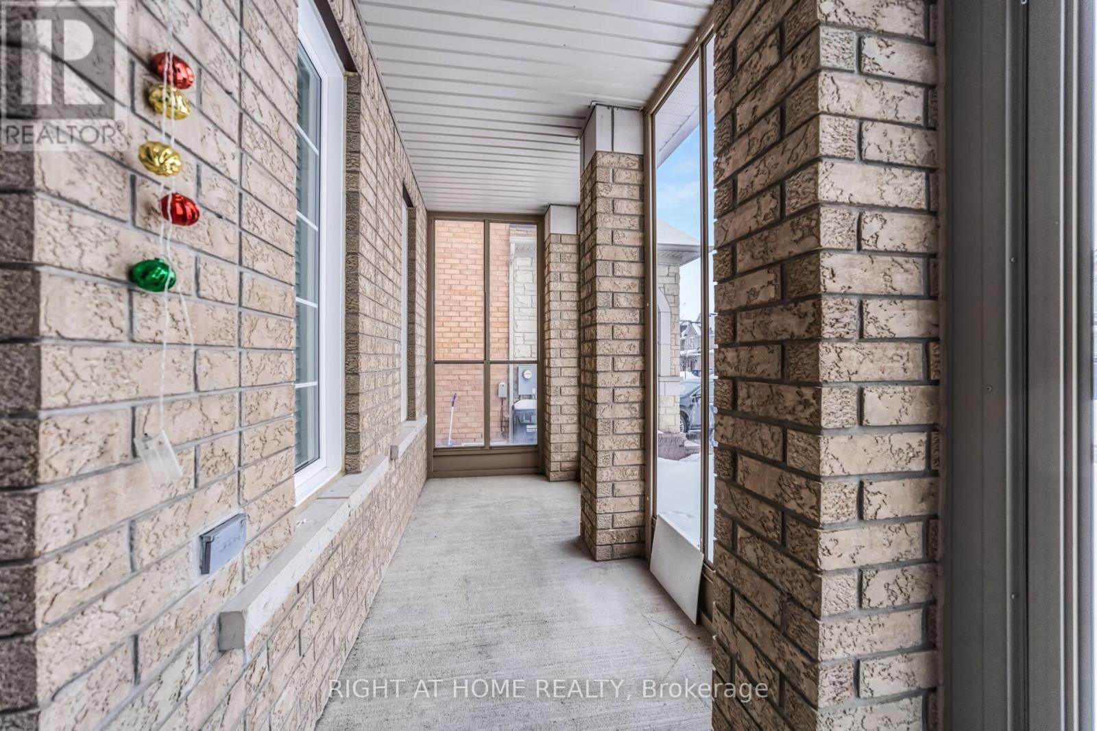 25 Mulgrave Street, Brampton, Ontario  L6P 3H5 - Photo 6 - W12806620