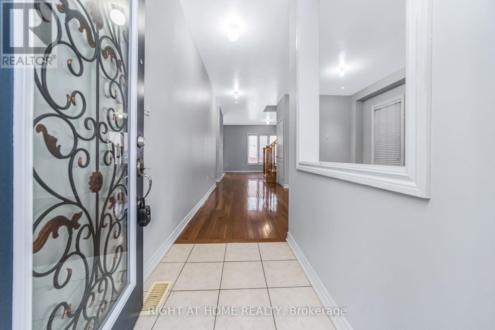 25 Mulgrave Street, Brampton, Ontario  L6P 3H5 - Photo 9 - W12806620