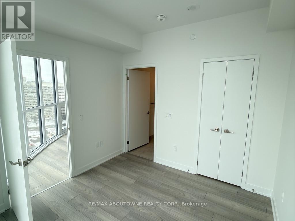1709 - 1 Fairview Road E, Mississauga, Ontario  L5A 4C6 - Photo 16 - W12806626
